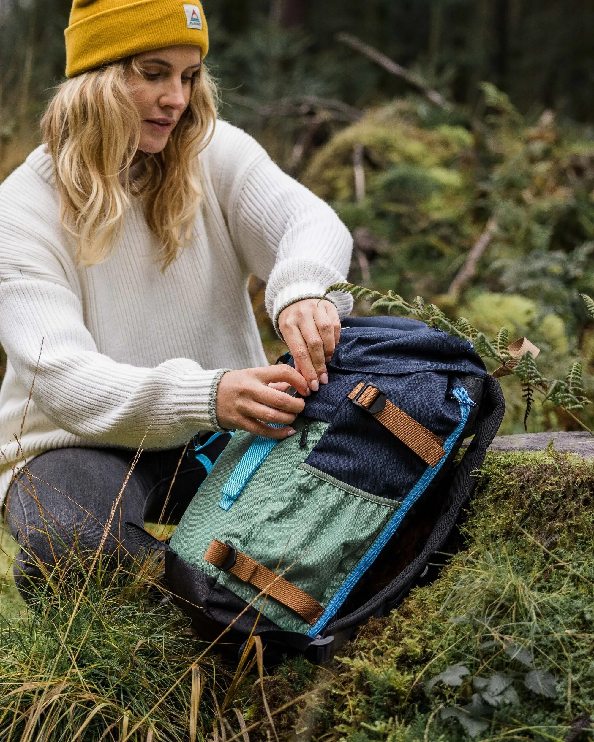 Boondocker Recycled 26L Backpack - Deep Navy/Laurel Green